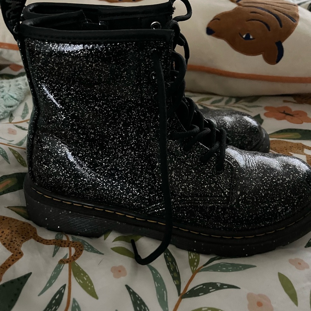 Dr. Martens Kids Boots in Black and Silver